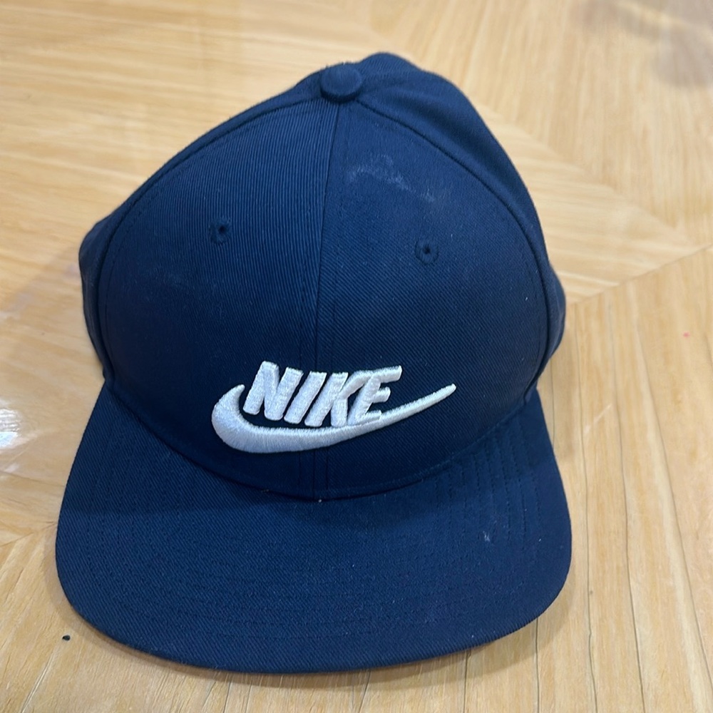 Brand new Nike hat little scuff mark that you can take off
